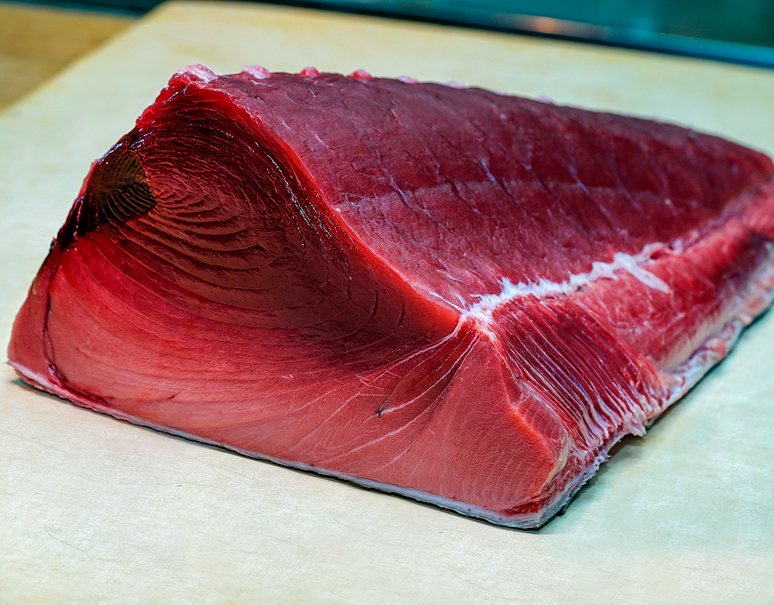 極上 天然生本マグロ 背側ブロック 約2kg 冷蔵 豊洲市場直送 うまいもんの取り寄せ 産直品 グルメギフト