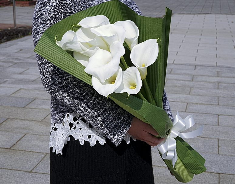 白いカラーの花束 カラー ラッピング込み 常温 うまいもんの取り寄せ 産直品 グルメギフト