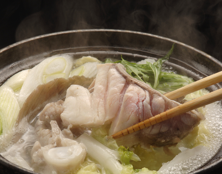 35kg超え 無凍結 巨大クエ 鍋用カット 長崎県産 約500g アラやヒレ 内臓 と身 冷蔵 豊洲市場出荷 お取り寄せグルメ通販 美味厳選ギフト うまいもんドットコム