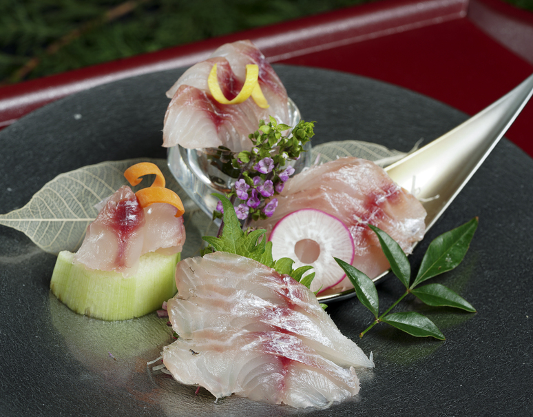 釣りイサキ 長崎県産 2尾 約330g 尾 冷蔵 高邦 お取り寄せグルメ通販 美味厳選ギフト うまいもんドットコム 釣りイサキ 長崎県産 2尾 約330g 尾 冷蔵 高邦 お取り寄せグルメ通販 美味厳選ギフト うまいもんドットコム